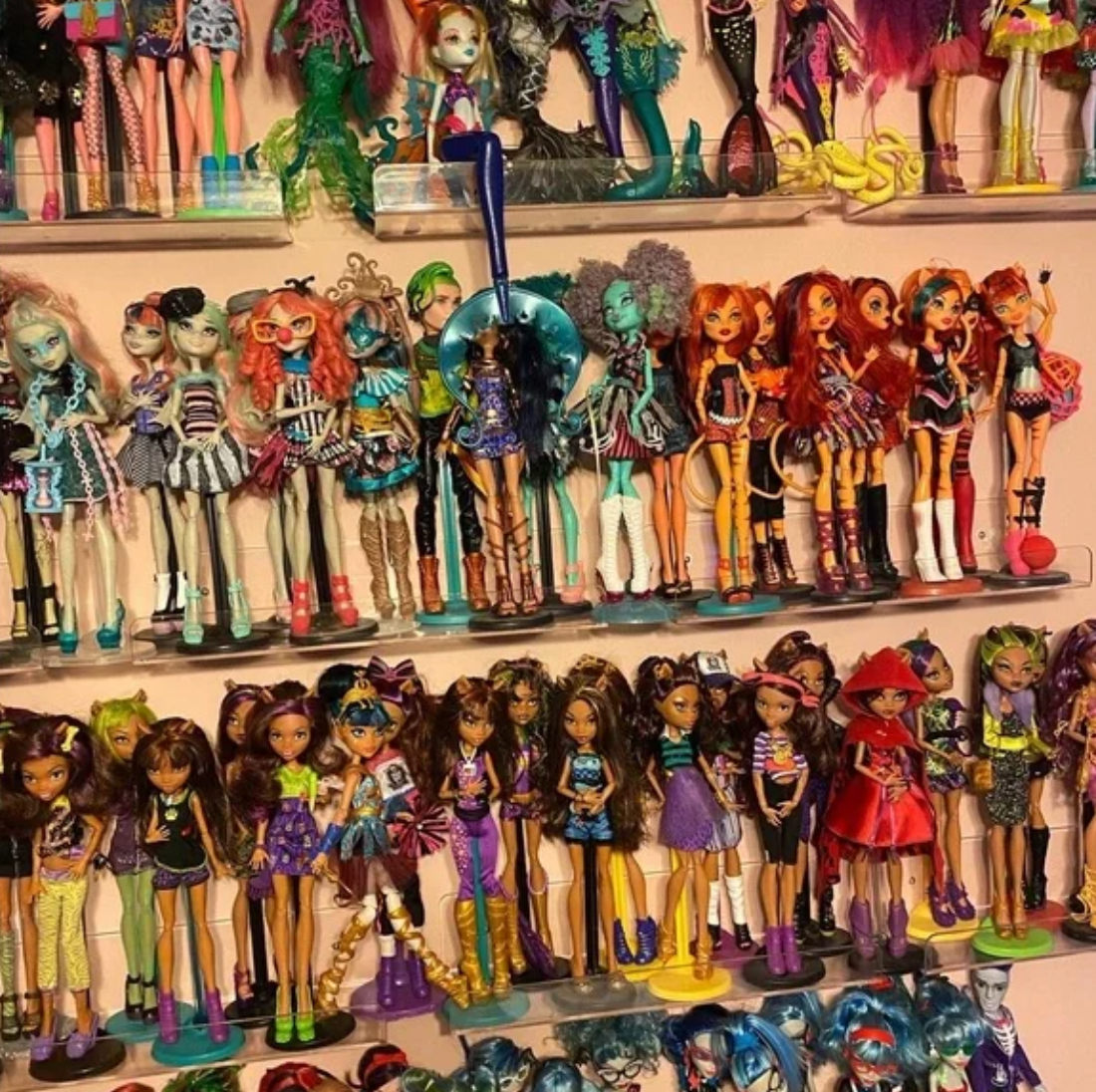 Large Doll Collection – Mixed Fashion Dolls with Outfits & Accessories – 50+ Piece Bundle