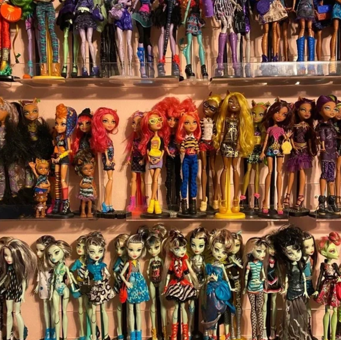 Large Doll Collection – Mixed Fashion Dolls with Outfits & Accessories – 50+ Piece Bundle